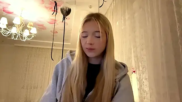 IvyArmbrister online show from 03-09-26, 08:46