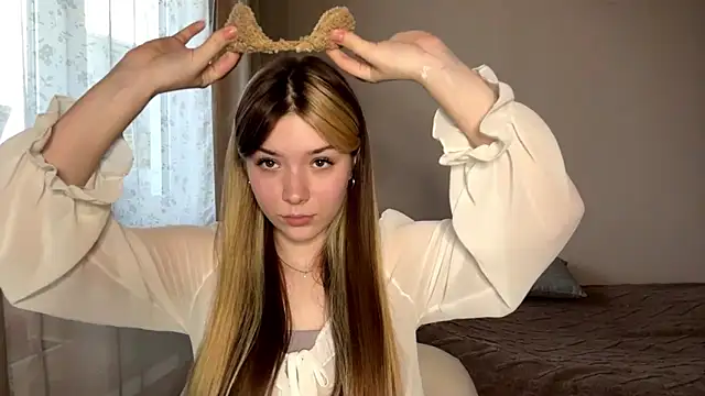 Kimi Luckman online show from 02-18-26, 01:40