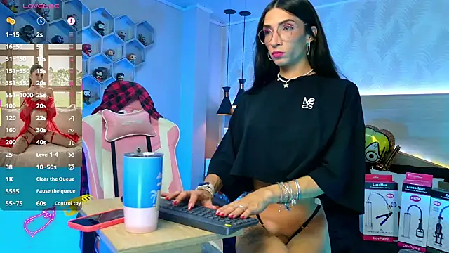 Snapshot of kylliefox_ chatting on 10-06-25, 01:30 kylliefox online show from 10-06-25, 01:30