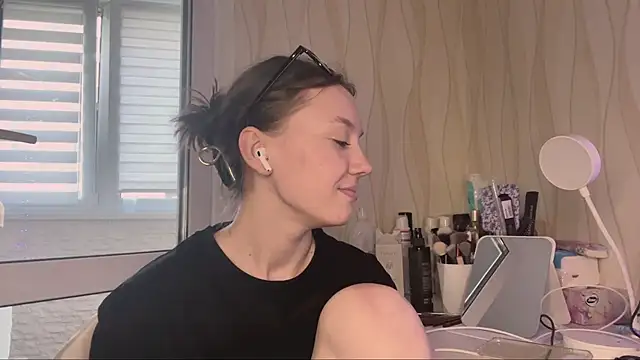 KimberleyBarfield online show from 04-14-26, 03:07