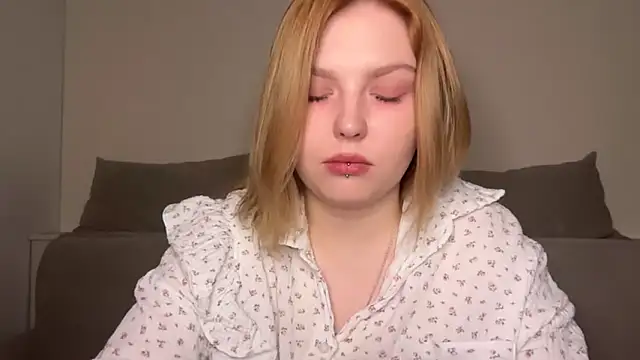 Snapshot of Ophelia_Ritz chatting on 04-27-26, 10:19 Ophelia Ritz online show from 04-27-26, 10:19