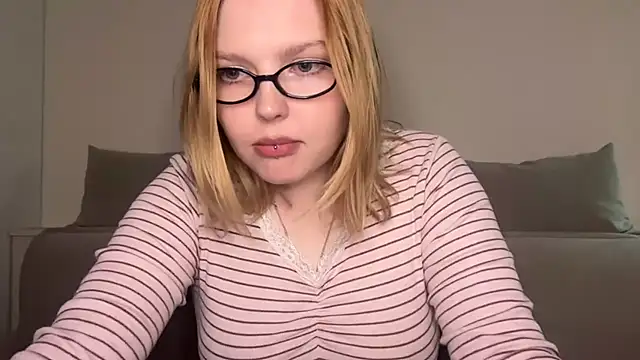 Snapshot of Ophelia_Ritz chatting on 05-03-26, 11:22 Ophelia Ritz online show from 05-03-26, 11:22