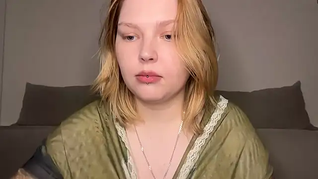 Snapshot of Ophelia_Ritz chatting on 05-14-26, 11:22 Ophelia Ritz online show from 05-14-26, 11:22