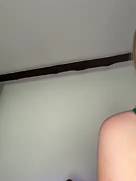 Snapshot of Zoey__08 chatting on 05-20-26, 01:17 Zoey 08 online show from 05-20-26, 01:17