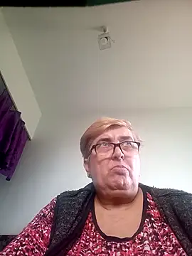Snapshot of SusanStar874 chatting on 04-13-26, 01:49 SusanStar874 online show from 04-13-26, 01:49