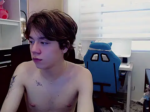 Snapshot of duvisex19 chatting on 02-11-26, 09:20 duvisex19 online show from 02-11-26, 09:20