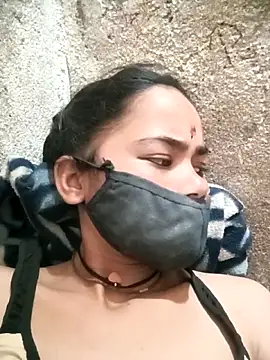 Snapshot of Sunali_Bendre chatting on 06-17-26, 02:36 Sunali Bendre online show from 06-17-26, 02:36
