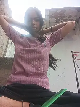 Snapshot of Sunali_Bendre chatting on 07-19-26, 03:21 Sunali Bendre online show from 07-19-26, 03:21