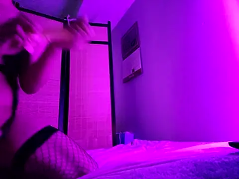 Snapshot of FembMarie chatting on 03-19-26, 05:00 FembMarie online show from 03-19-26, 05:00