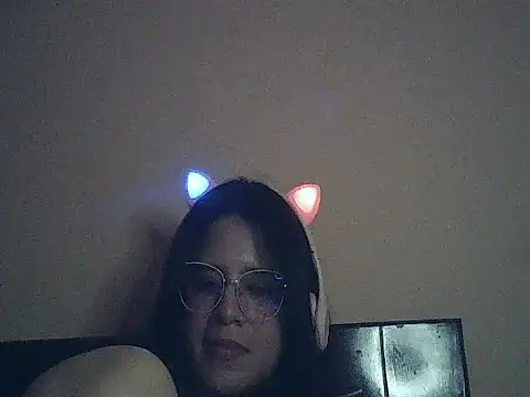 Snapshot of Katlovers chatting on 02-18-26, 02:29 Katlovers online show from 02-18-26, 02:29