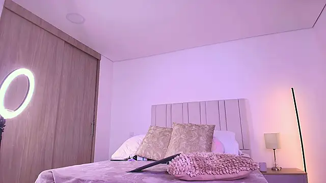 Anna-Lynn online show from 04-21-26, 01:42