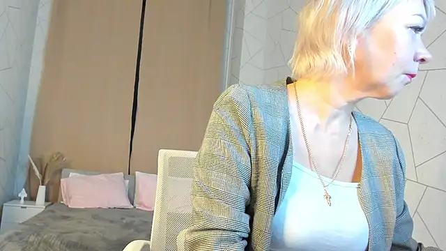 Ann Annise online show from 02-11-26, 01:10