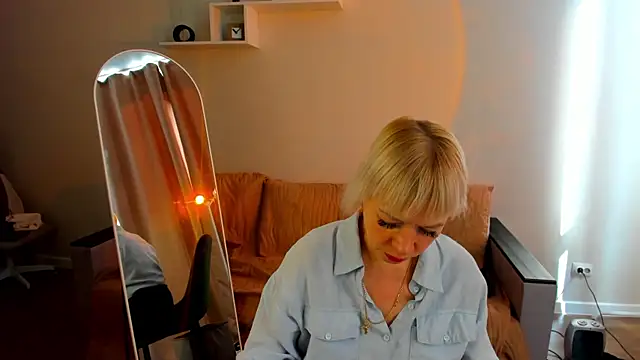 Ann Annise online show from 05-18-26, 04:07