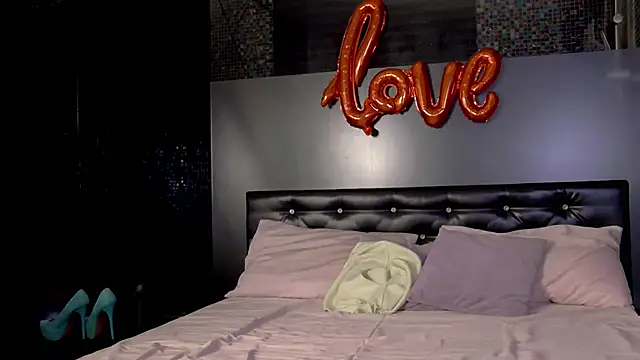 Snapshot of EileenElfie chatting on 02-27-26, 03:39 EileenElfie online show from 02-27-26, 03:39