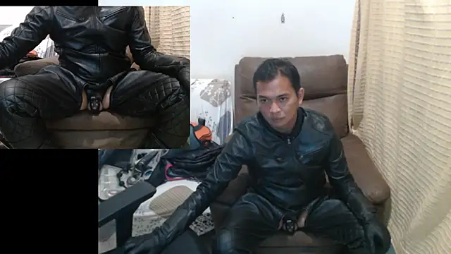 Snapshot of Leatherbdsm81 chatting on 05-07-26, 03:50 Leatherbdsm81 online show from 05-07-26, 03:50