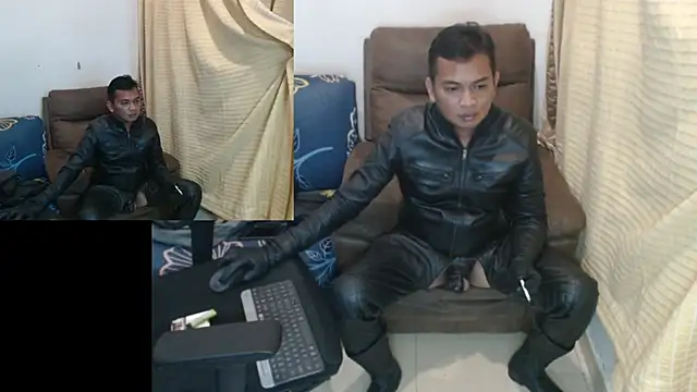 Snapshot of Leatherbdsm81 chatting on 06-08-26, 03:34 Leatherbdsm81 online show from 06-08-26, 03:34