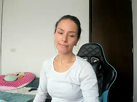 Snapshot of Megan_Blue_ chatting on 03-06-26, 03:19 Megan Blue online show from 03-06-26, 03:19