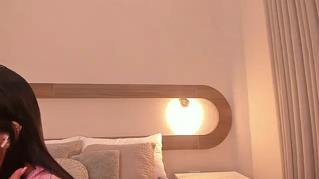 Snapshot of Violeta_sum chatting on 05-25-26, 12:11 Violeta sum online show from 05-25-26, 12:11