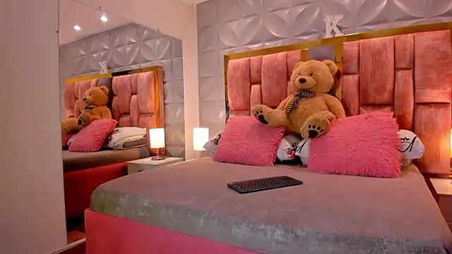 Snapshot of Paris_Velvet chatting on 02-03-26, 10:04 Paris Velvet online show from 02-03-26, 10:04