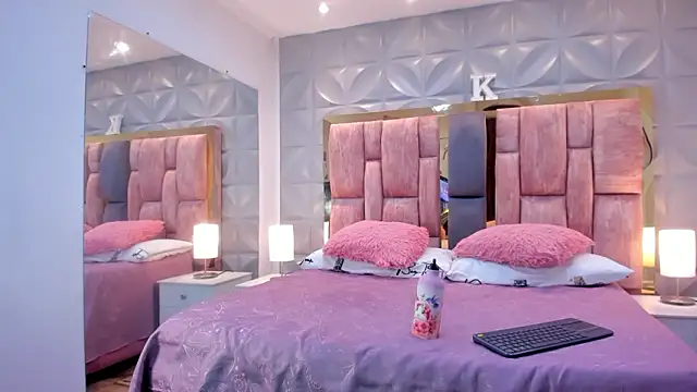 Snapshot of Paris_Velvet chatting on 02-23-26, 10:51 Paris Velvet online show from 02-23-26, 10:51