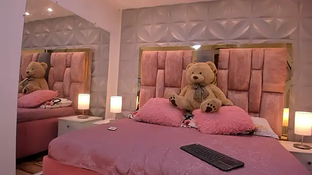 Snapshot of Paris_Velvet chatting on 03-02-26, 11:22 Paris Velvet online show from 03-02-26, 11:22