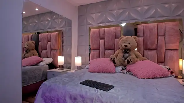 Snapshot of Paris_Velvet chatting on 03-03-26, 10:59 Paris Velvet online show from 03-03-26, 10:59