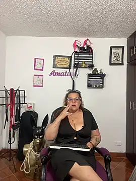Snapshot of KimmyDark1 chatting on 06-12-26, 09:35 KimmyDark1 online show from 06-12-26, 09:35