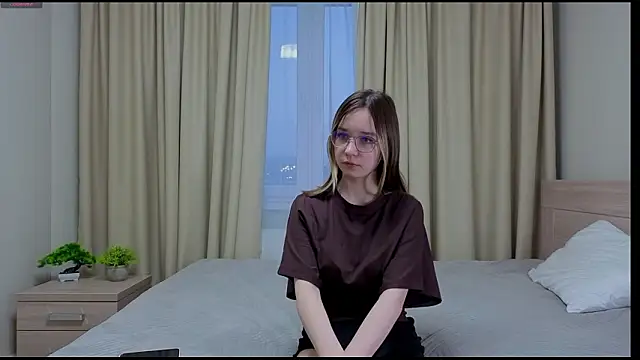 Snapshot of alorenna chatting on 03-17-26, 03:15 alorenna online show from 03-17-26, 03:15