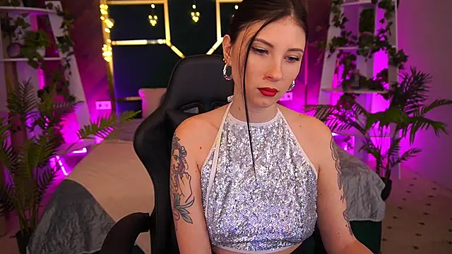 Snapshot of LunaaMay chatting on 02-13-26, 10:44 LunaaMay online show from 02-13-26, 10:44