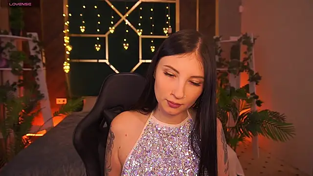 Snapshot of LunaaMay chatting on 02-25-26, 03:32 LunaaMay online show from 02-25-26, 03:32