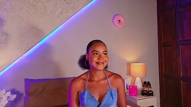 Snapshot of wendy_william chatting on 05-19-26, 10:49 wendy william online show from 05-19-26, 10:49