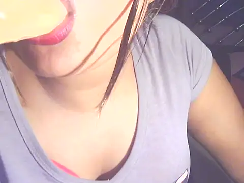 Snapshot of Nusrat_Faria chatting on 05-19-26, 09:43 Nusrat Faria online show from 05-19-26, 09:43