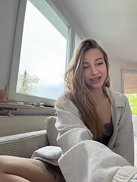 Snapshot of romyxxs chatting on 04-25-26, 05:54 romyxxs online show from 04-25-26, 05:54