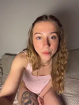 Snapshot of romyxxs chatting on 05-08-26, 08:47 romyxxs online show from 05-08-26, 08:47