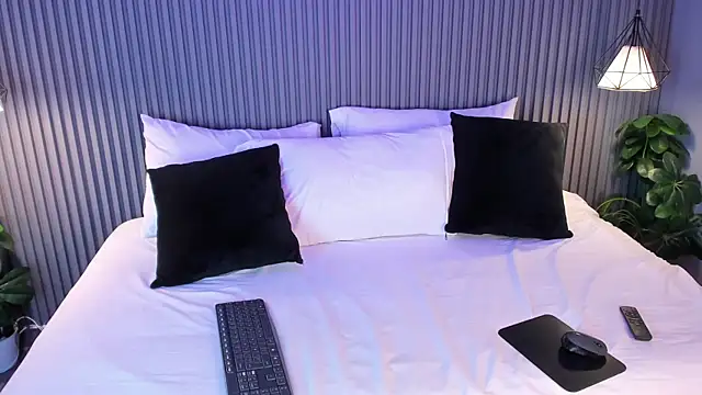 Yalezka  online show from 04-09-26, 04:12