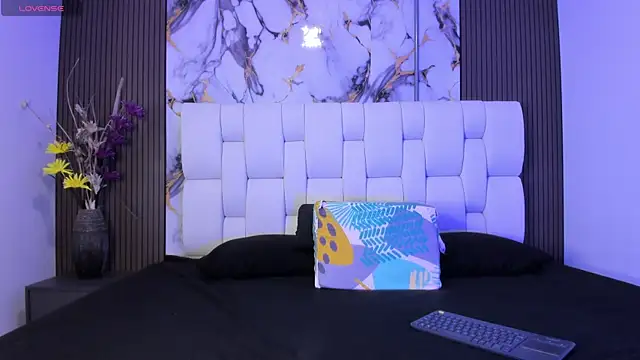 sophiaa10 online show from 04-01-26, 07:11