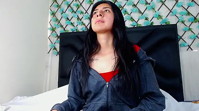 Snapshot of EmmaWilliamss4 chatting on 02-12-26, 02:56 EmmaWilliamss4 online show from 02-12-26, 02:56