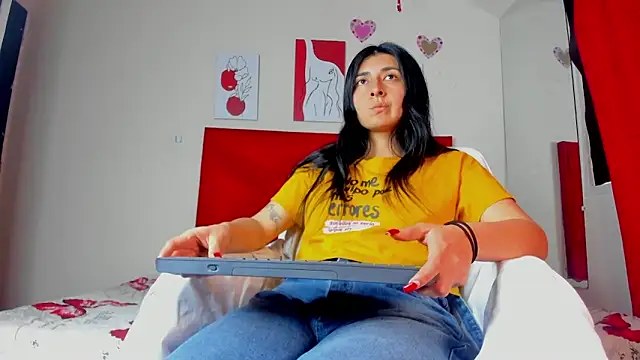 Snapshot of EmmaWilliamss4 chatting on 03-12-26, 03:29 EmmaWilliamss4 online show from 03-12-26, 03:29