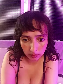Snapshot of Eva_Err chatting on 05-04-26, 10:39 Eva Err online show from 05-04-26, 10:39
