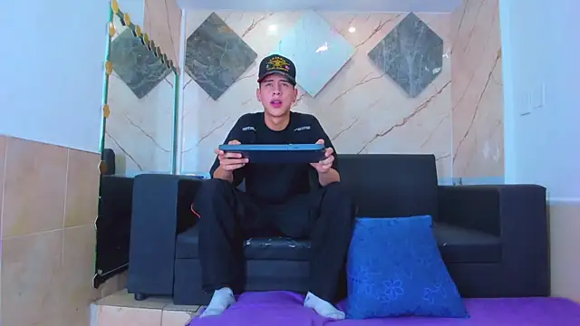 Dominic 26 online show from 02-11-26, 08:36