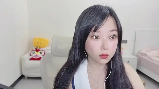 Snapshot of Yumi_yuni chatting on 03-17-26, 12:26 Yumi yuni online show from 03-17-26, 12:26