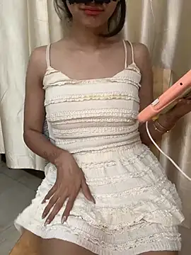 Snapshot of HEENA-STRIP chatting on 02-25-26, 10:03 HEENA-STRIP online show from 02-25-26, 10:03