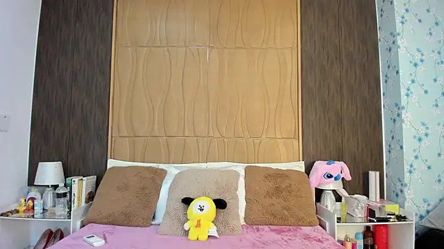 AlisHoward online show from 04-07-26, 07:25