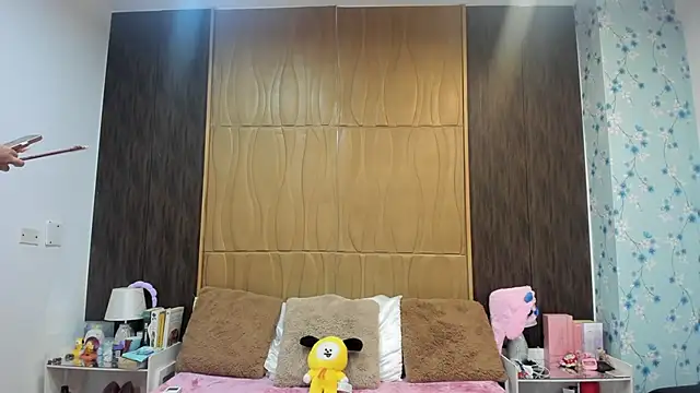 AlisHoward online show from 04-21-26, 03:28