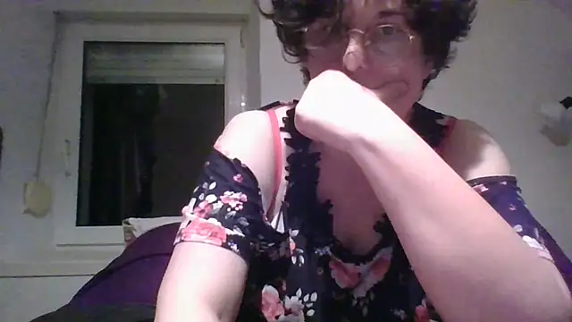 OIseauNoir88 online show from 04-04-26, 07:33