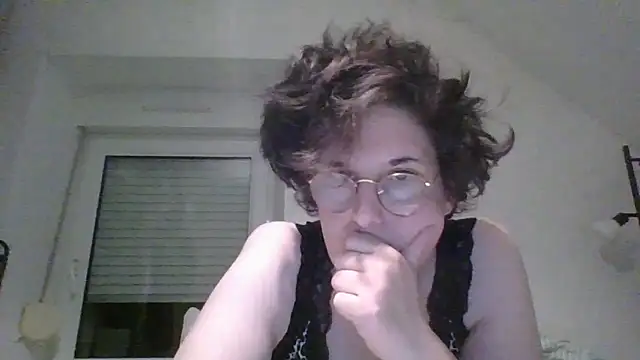 OIseauNoir88 online show from 04-08-26, 07:58