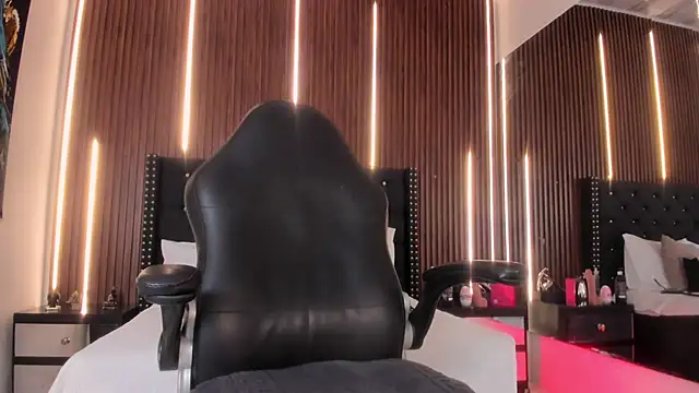 Viannca   online show from 04-17-26, 04:37