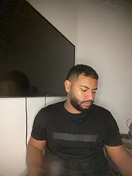 Snapshot of KLEYTON33 chatting on 02-01-26, 05:17 KLEYTON33 online show from 02-01-26, 05:17