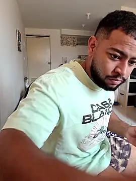 Snapshot of KLEYTON33 chatting on 03-18-26, 04:10 KLEYTON33 online show from 03-18-26, 04:10