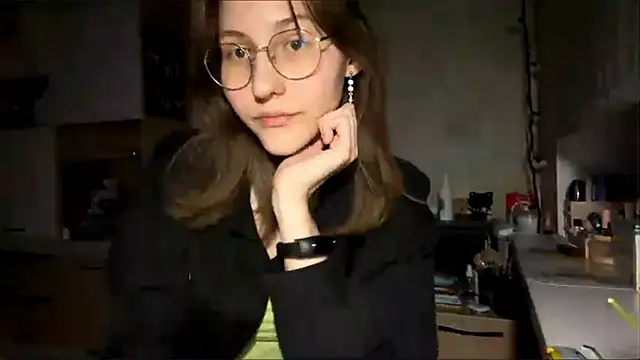 Snapshot of Miaaa_Moon chatting on 02-14-26, 04:26 Miaaa Moon online show from 02-14-26, 04:26